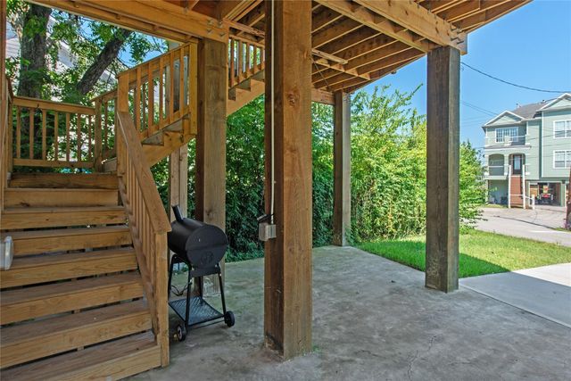 2113 Knollwood Street, Kemah, TX 77565