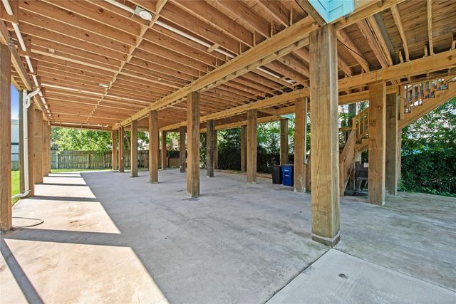 2113 Knollwood Street, Kemah, TX 77565