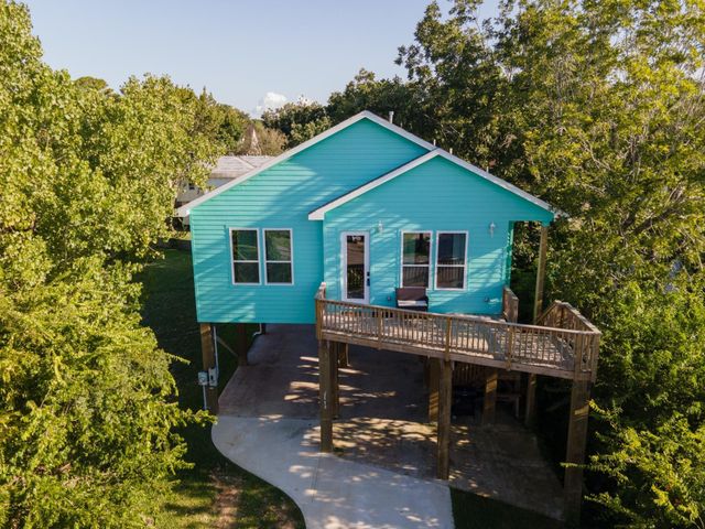 2113 Knollwood Street, Kemah, TX 77565