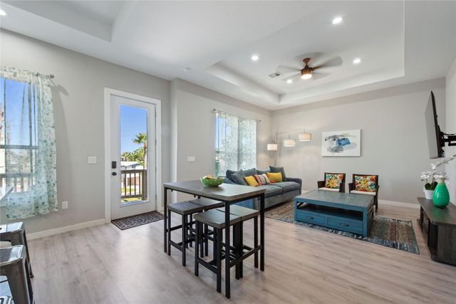 2113 Knollwood Street, Kemah, TX 77565