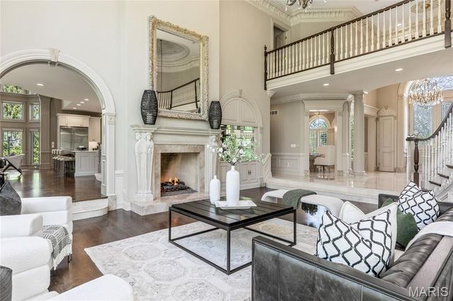 1103 Highland Pointe Drive, Town And Country, MO 63131
