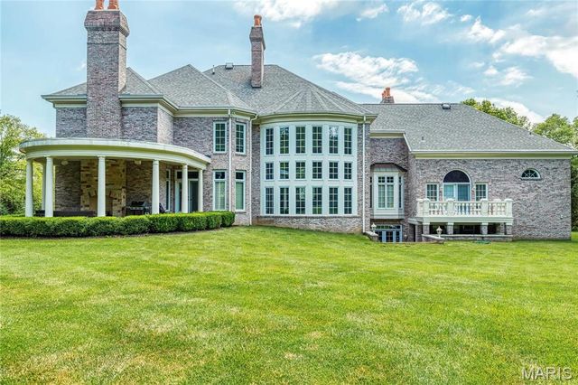 1103 Highland Pointe Drive, Town And Country, MO 63131
