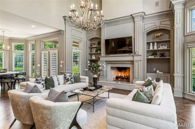 1103 Highland Pointe Drive, Town And Country, MO 63131