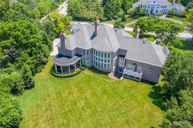 1103 Highland Pointe Drive, Town And Country, MO 63131