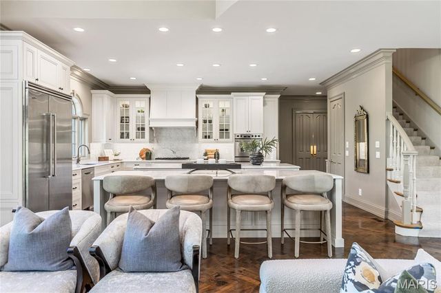 1103 Highland Pointe Drive, Town And Country, MO 63131