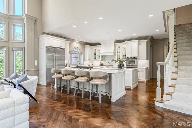 1103 Highland Pointe Drive, Town And Country, MO 63131