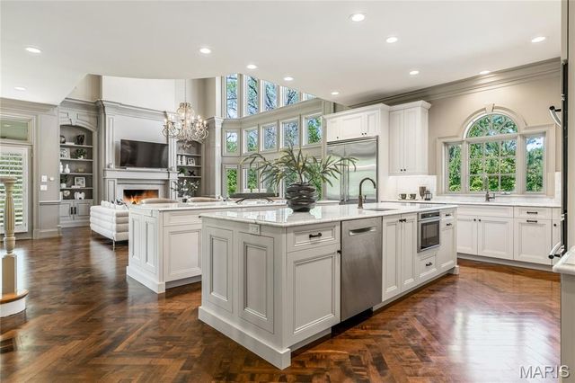 1103 Highland Pointe Drive, Town And Country, MO 63131