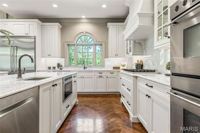 1103 Highland Pointe Drive, Town And Country, MO 63131