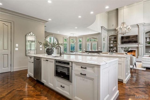 1103 Highland Pointe Drive, Town And Country, MO 63131