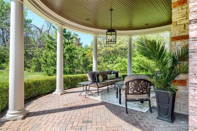 1103 Highland Pointe Drive, Town And Country, MO 63131