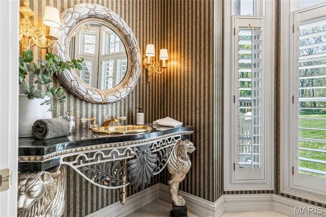 1103 Highland Pointe Drive, Town And Country, MO 63131