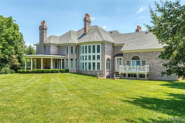 1103 Highland Pointe Drive, Town And Country, MO 63131