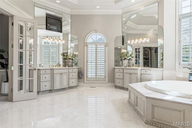 1103 Highland Pointe Drive, Town And Country, MO 63131