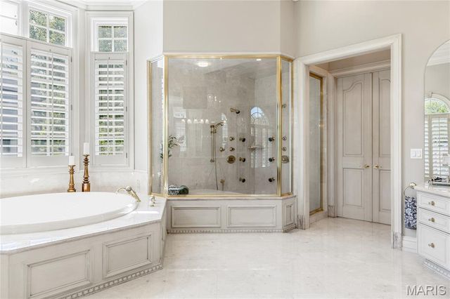 1103 Highland Pointe Drive, Town And Country, MO 63131