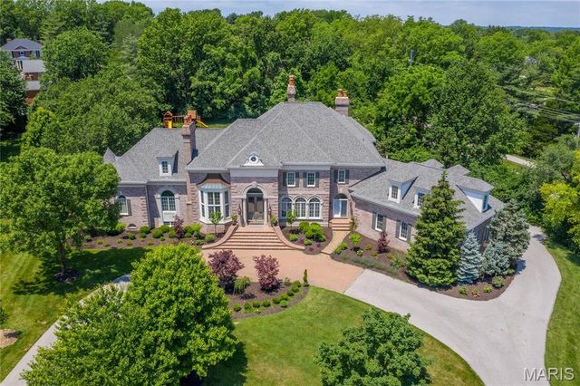 1103 Highland Pointe Drive, Town And Country, MO 63131