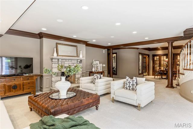 1103 Highland Pointe Drive, Town And Country, MO 63131
