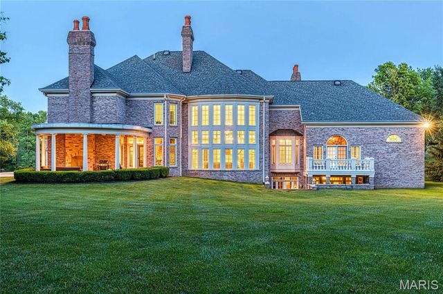 1103 Highland Pointe Drive, Town And Country, MO 63131