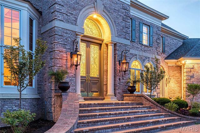 1103 Highland Pointe Drive, Town And Country, MO 63131
