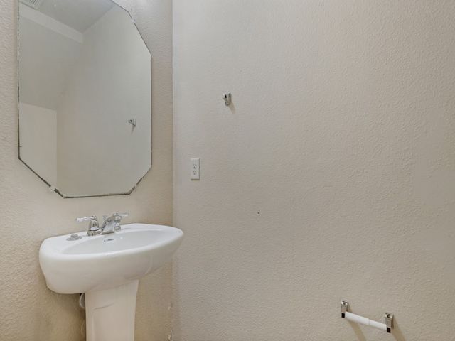 2005 Brackettville, Forney, TX 75126