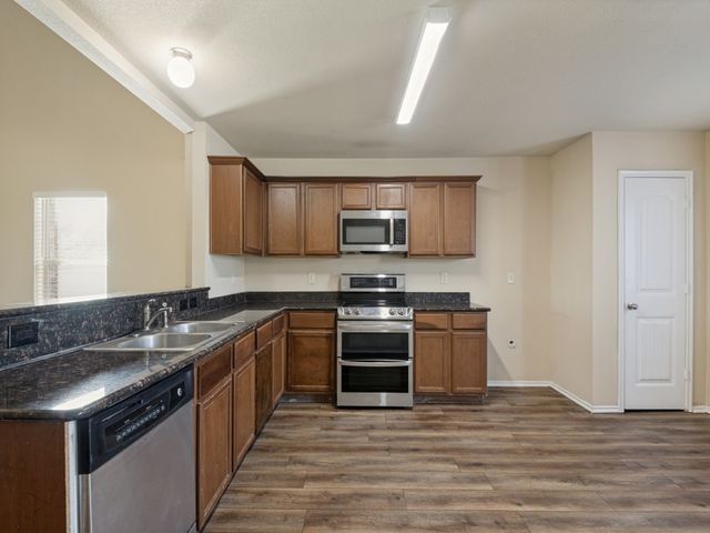 2005 Brackettville, Forney, TX 75126