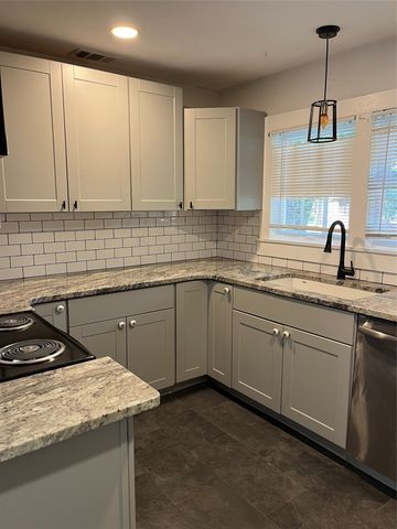 903 W 8th Street, Bonham, TX 75418