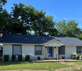 903 W 8th Street, Bonham, TX 75418