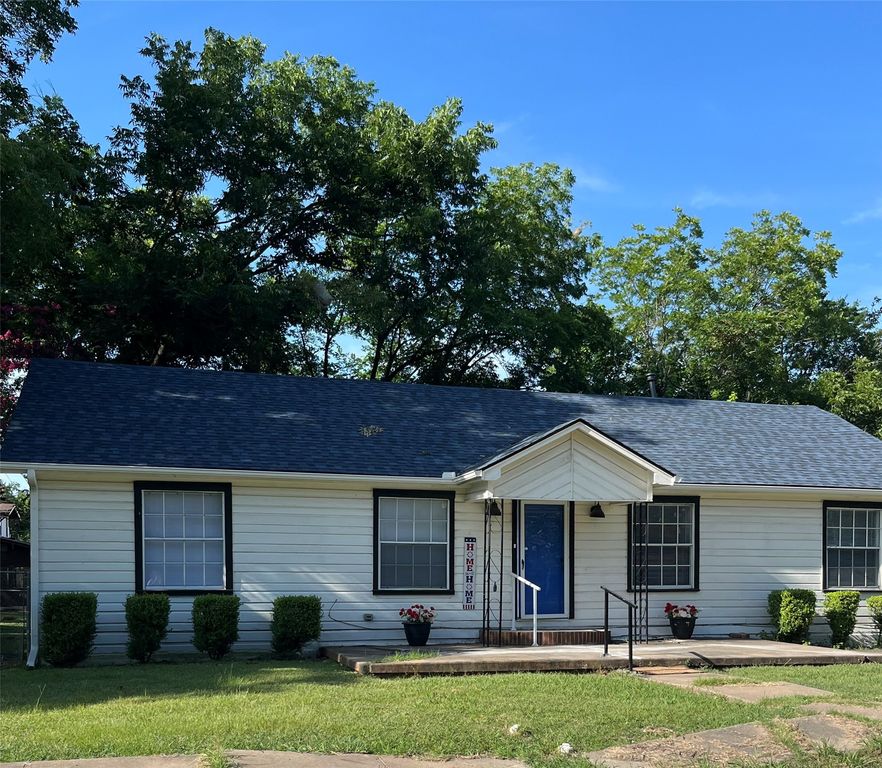903 W 8th Street, Bonham, TX 75418