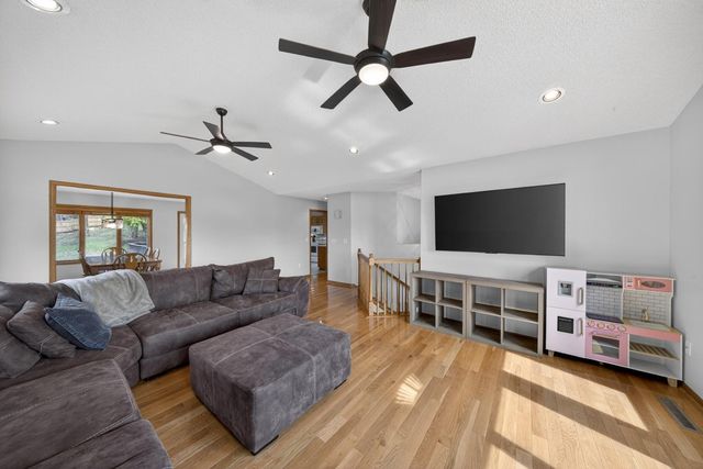 530 Cedar Court NE, Pine Island, MN 55963