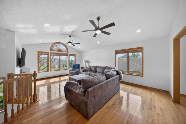 530 Cedar Court NE, Pine Island, MN 55963