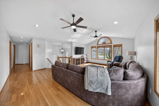 530 Cedar Court NE, Pine Island, MN 55963