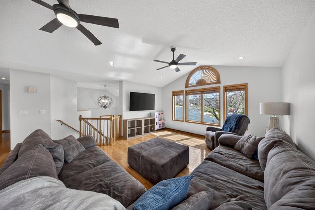 530 Cedar Court NE, Pine Island, MN 55963