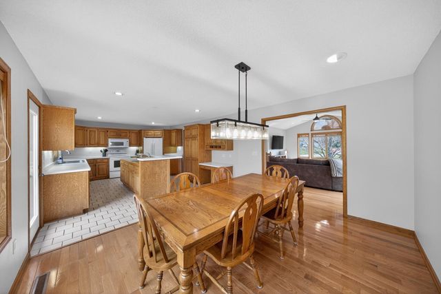 530 Cedar Court NE, Pine Island, MN 55963