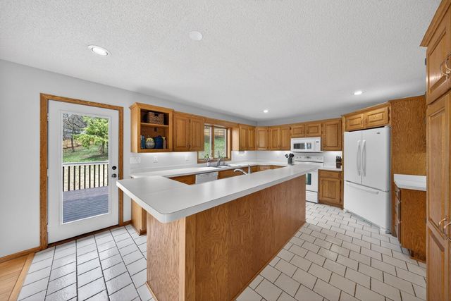 530 Cedar Court NE, Pine Island, MN 55963