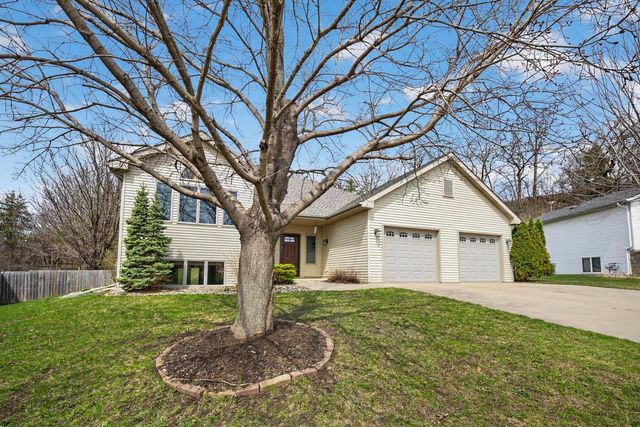 530 Cedar Court NE, Pine Island, MN 55963