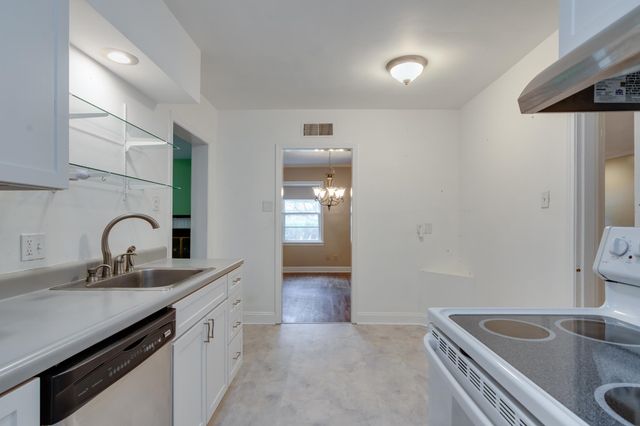 1134 DEARING RD, Memphis, TN 38117