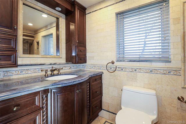 174 Parkside Drive, Roslyn Heights, NY 11577