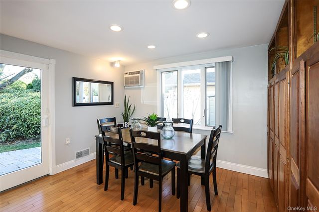 174 Parkside Drive, Roslyn Heights, NY 11577