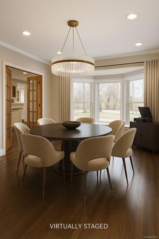 174 Parkside Drive, Roslyn Heights, NY 11577