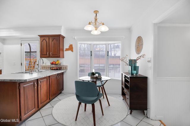 2 Madrid Court, Clifton Park, NY 12065