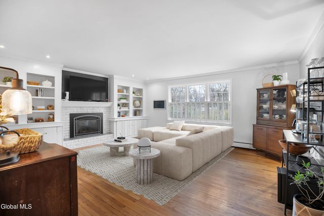 2 Madrid Court, Clifton Park, NY 12065