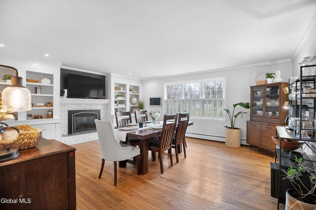 2 Madrid Court, Clifton Park, NY 12065