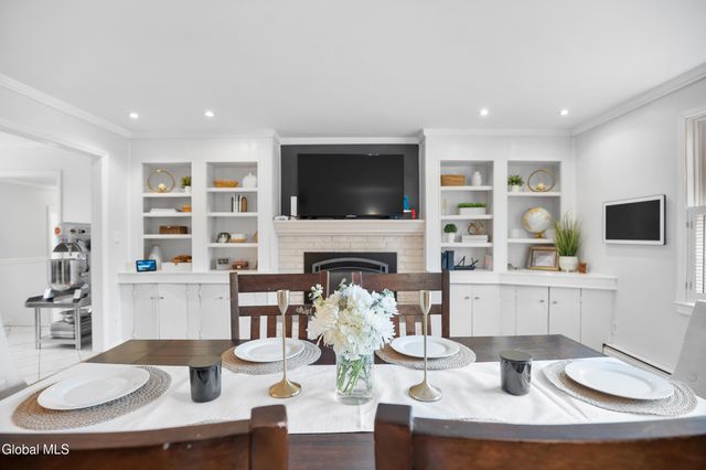 2 Madrid Court, Clifton Park, NY 12065