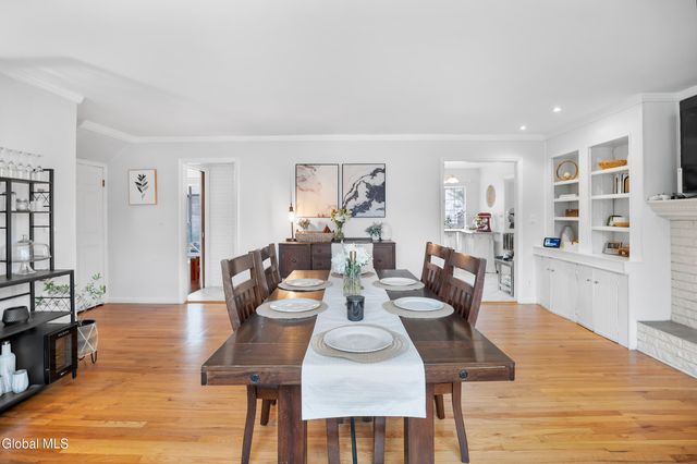 2 Madrid Court, Clifton Park, NY 12065