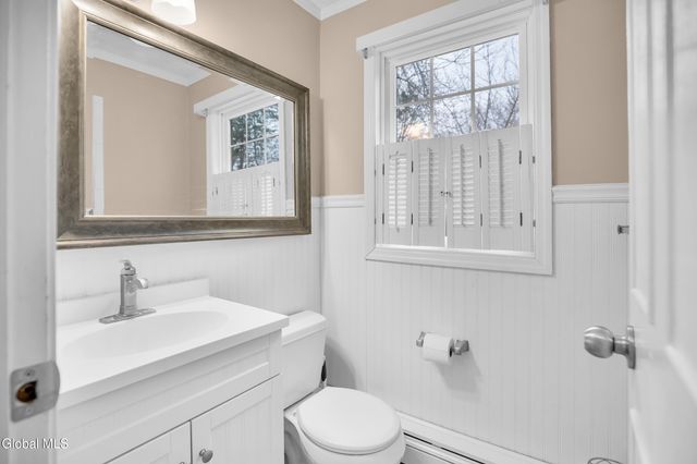 2 Madrid Court, Clifton Park, NY 12065