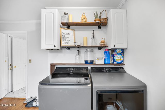 2 Madrid Court, Clifton Park, NY 12065