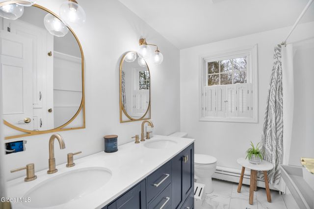 2 Madrid Court, Clifton Park, NY 12065