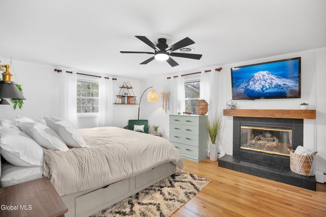 2 Madrid Court, Clifton Park, NY 12065