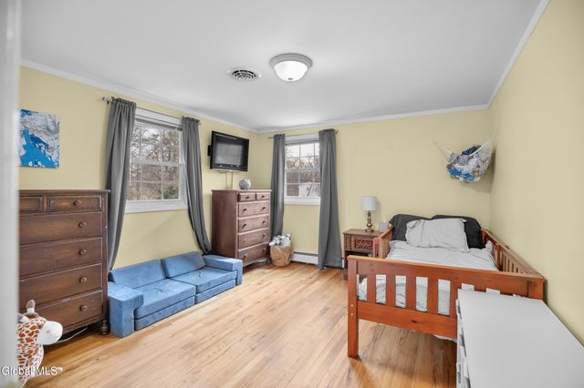 2 Madrid Court, Clifton Park, NY 12065