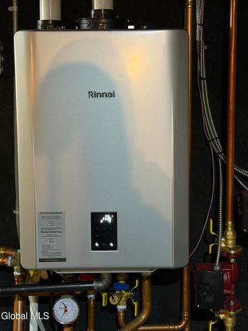 2 Madrid Court, Clifton Park, NY 12065