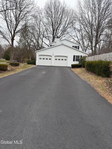 2 Madrid Court, Clifton Park, NY 12065